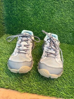 Merrell women’s Tan, gray, blue hiking shoes size 7.5